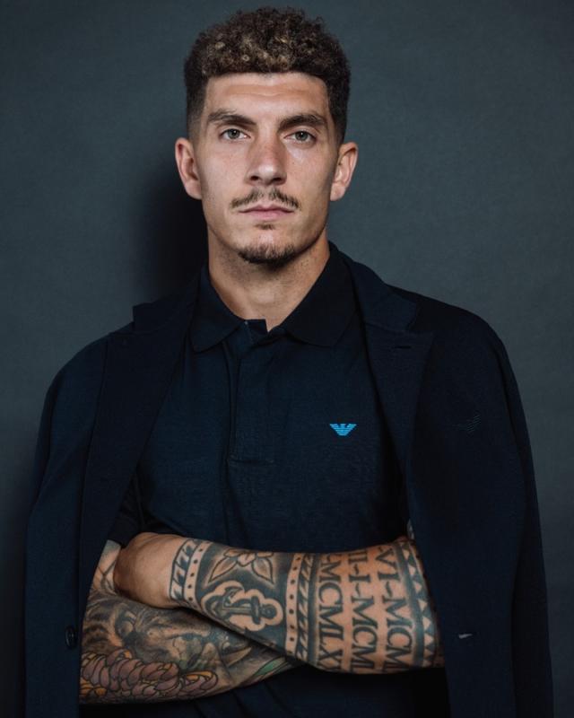 欧冠首场踢, 还包括背包, hs